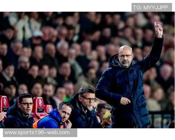 埃因霍温宣布续约主帅彼得博斯至2028年力争荷甲三连冠